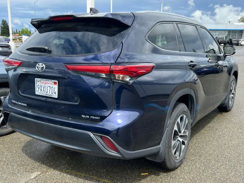 Used 2022 Toyota Highlander XLE image 4