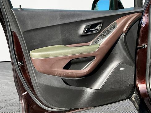 Used 2015 Chevrolet Trax LT w/ LT Sun and Sound Package image 19