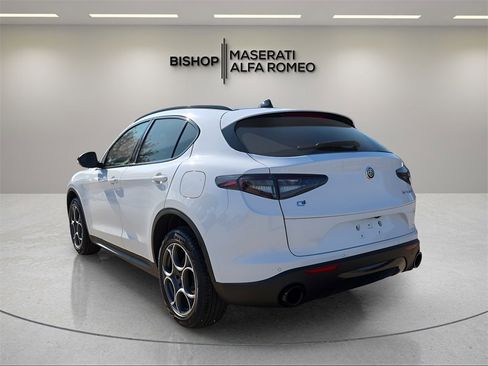 New 2025 Alfa Romeo Stelvio Sprint image 5