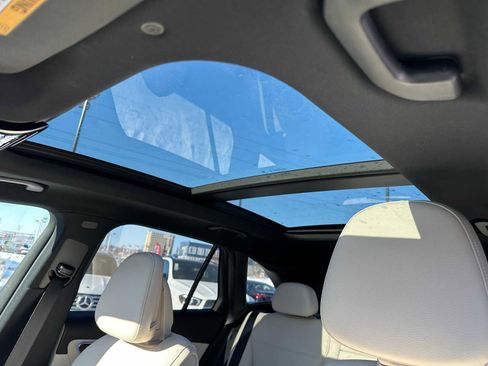 Used 2025 Mercedes-Benz GLC 350e 4MATIC image 22