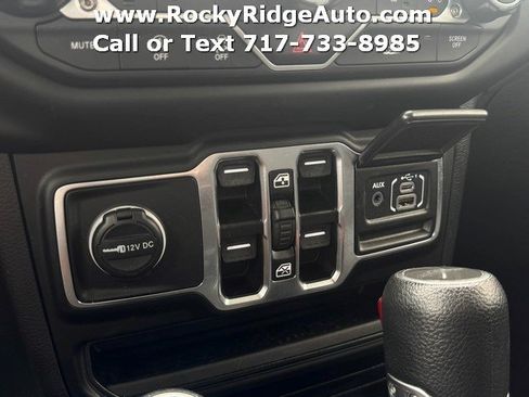 Used 2023 Jeep Gladiator Sport AWD/4WD image 15