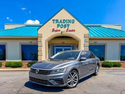 Used 2018 Volkswagen Passat 2.0T S FWD image 2