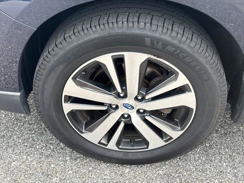 Used 2018 Subaru Outback 2.5i Limited AWD/4WD image 8