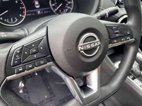Used 2025 Nissan Sentra SV FWD image 25
