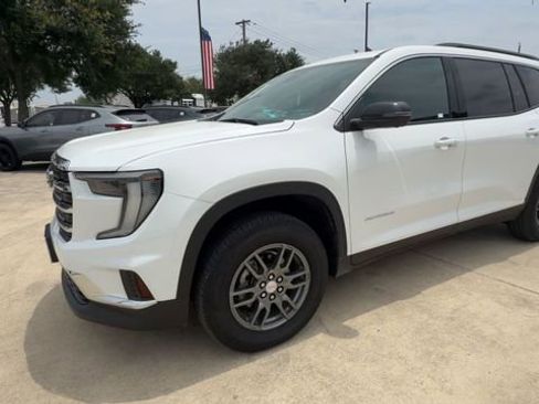 Certified 2025 GMC Acadia Elevation FWD image 4