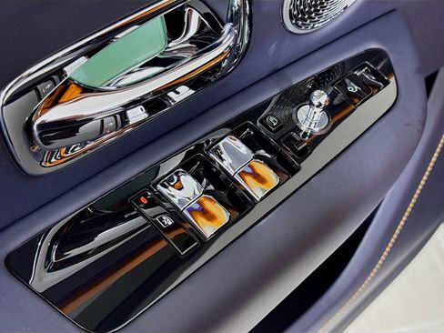 Certified 2025 Rolls-Royce Cullinan Black Badge w/ Leather Finishing Pack AWD/4WD image 17