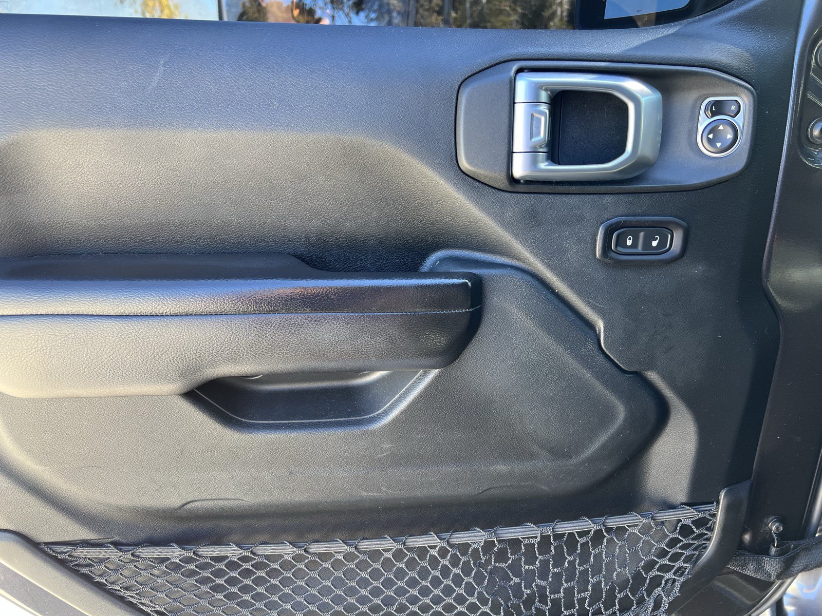 Used 2018 Jeep Wrangler Unlimited Rubicon AWD/4WD image 14