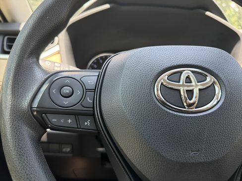 Used 2019 Toyota RAV4 XLE w/ Convenience Package FWD image 27