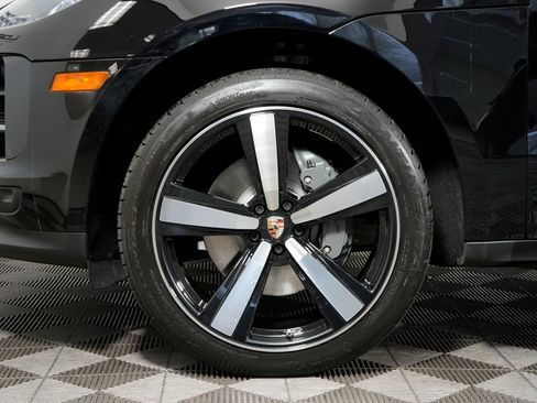 Certified 2021 Porsche Macan S AWD/4WD image 13