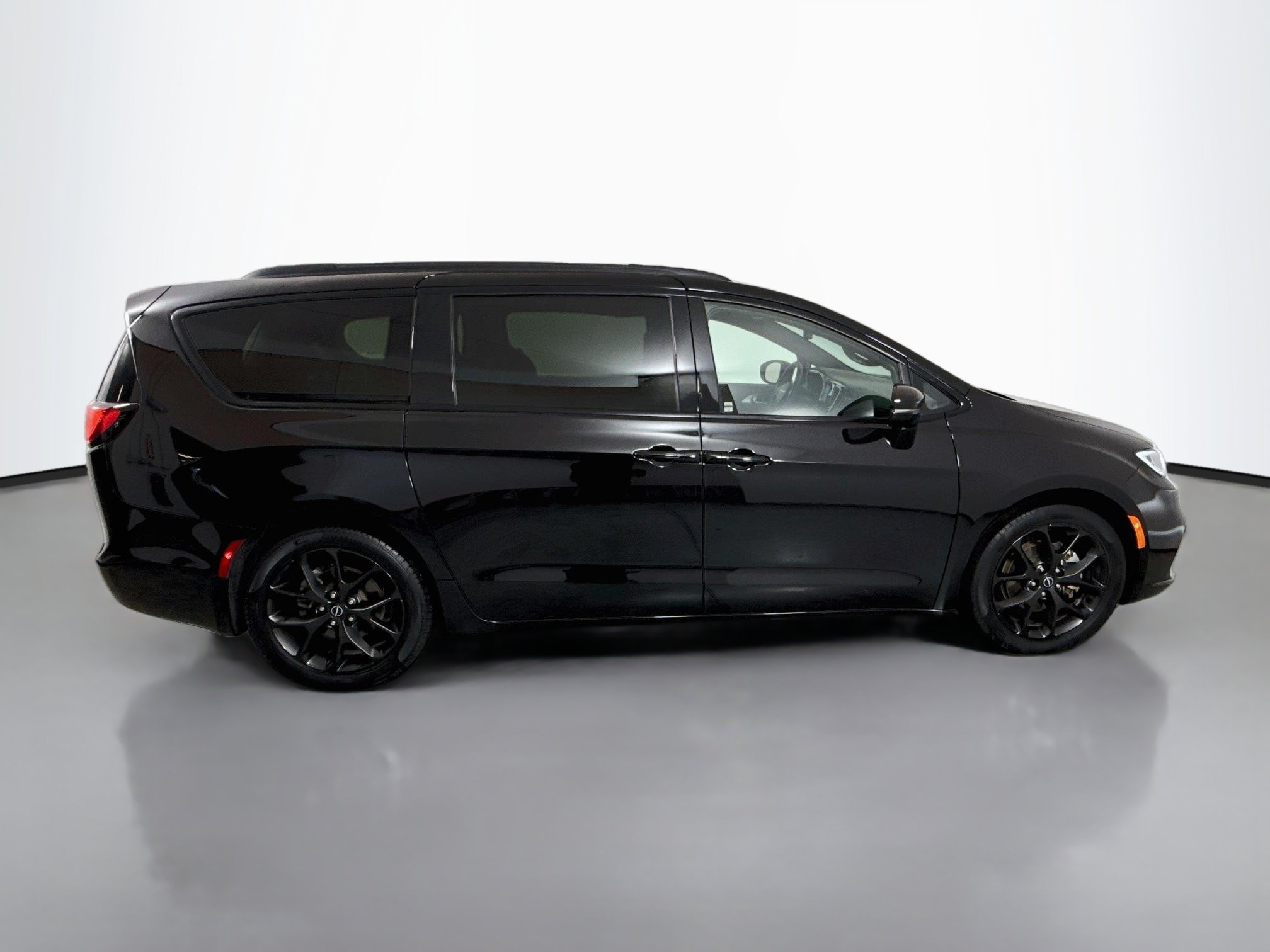 Used 2026 Chrysler Pacifica Limited w/ S Appearance Package FWD image 8