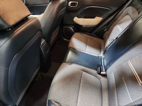 Used 2021 Hyundai Venue FWD image 49