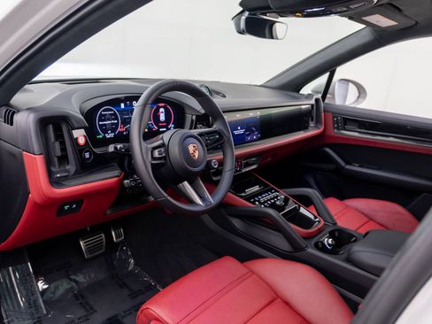 Used 2026 Porsche Cayenne GTS AWD/4WD image 21