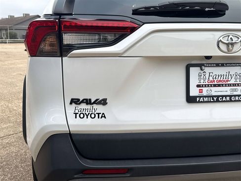 Used 2025 Toyota Corolla SE image 34