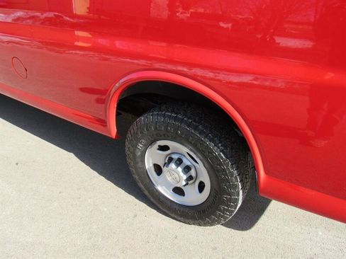 Used 2017 Chevrolet Express 3500 image 7