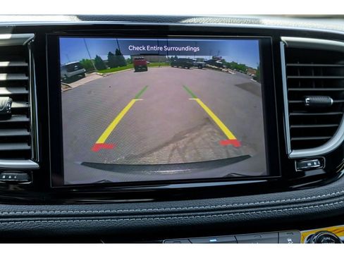 Used 2024 Chrysler Pacifica Touring FWD image 25