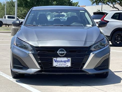 Used 2025 Nissan Altima 2.5 SV FWD image 6