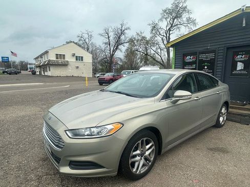 Used 2015 Ford Fusion SE FWD image 3