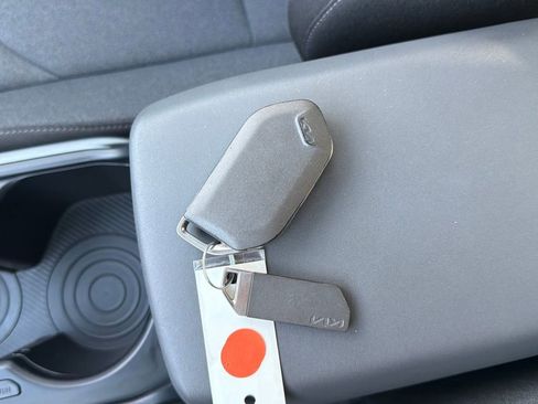Used 2025 Kia K4 LXS image 26