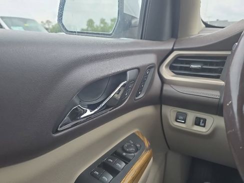 Used 2017 GMC Acadia Denali w/ Technology Package FWD image 13