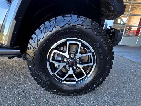 Certified 2023 Jeep Gladiator Sport image 29