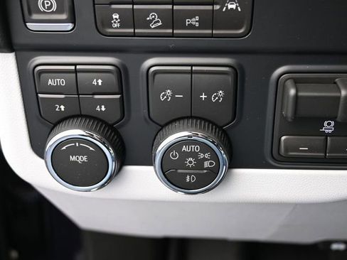 New 2026 Chevrolet Suburban High Country image 41