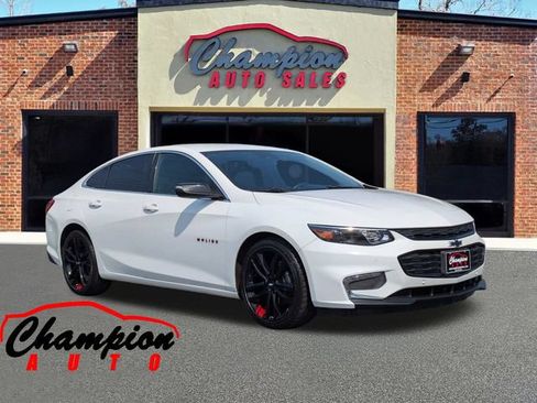 Used 2018 Chevrolet Malibu LT w/ Driver Confidence Package FWD image 1