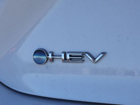 Used 2025 Toyota Camry LE w/ Convenience Package image 18