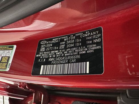 Certified 2025 Hyundai Elantra SEL FWD image 13