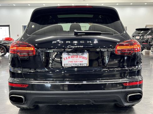 Used 2018 Porsche Cayenne Platinum Edition image 18