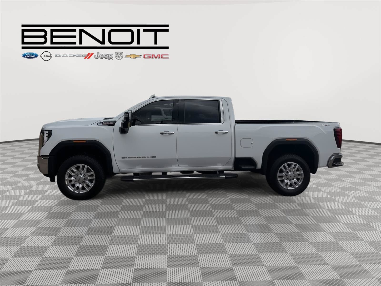 Used 2024 GMC Sierra 2500 SLT w/ SLT Premium Package AWD/4WD image 2