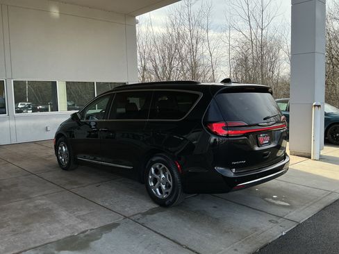 Used 2023 Chrysler Pacifica Limited image 20