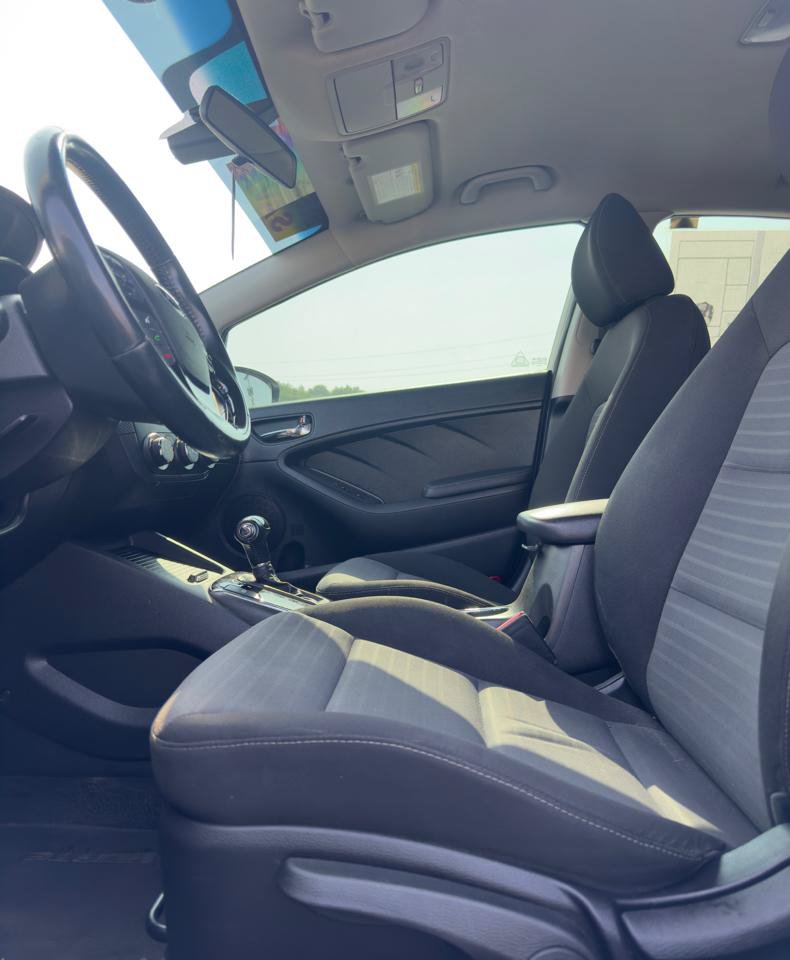 Used 2017 Kia Forte S w/ S Technology Package FWD image 8