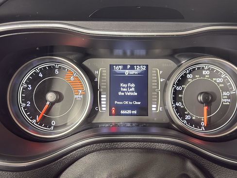 Used 2019 Jeep Cherokee Latitude Plus w/ Comfort/Convenience Group image 38