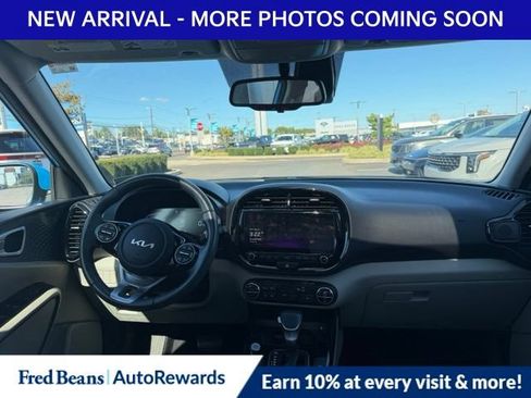 Used 2025 Kia Soul EX FWD image 11