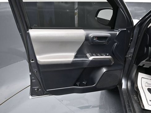 Used 2021 Toyota Tacoma SR5 w/ Technology Package AWD/4WD image 10