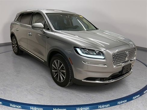 Used 2022 Lincoln Nautilus FWD image 3