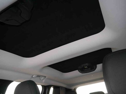 Used 2017 Jeep Renegade Sport w/ Power & Air Group image 34