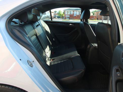 Used 2017 Volkswagen Jetta GLI FWD image 12