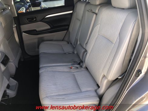 Used 2017 Toyota Highlander Plus image 17