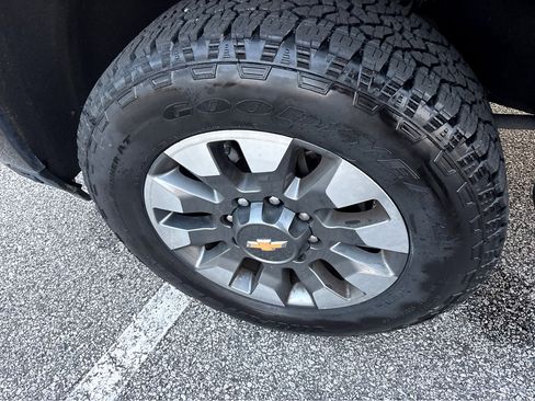 Used 2024 Chevrolet Silverado 2500 Custom w/ Custom Value Package image 18