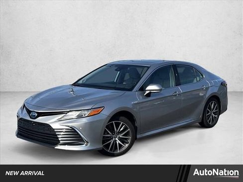 Used 2021 Toyota Camry XLE image 1