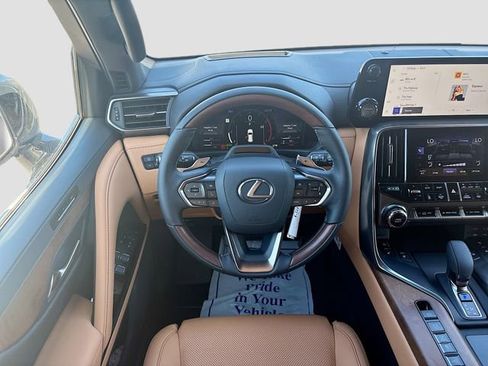 Used 2026 Lexus LX 700h Luxury AWD/4WD image 18