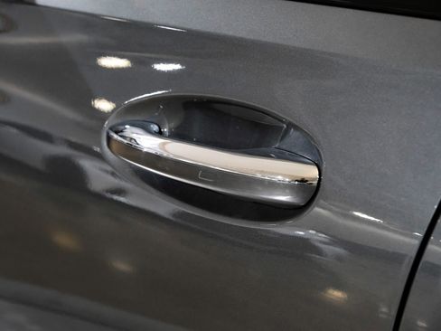 Used 2025 Mercedes-Benz C 300 4MATIC Sedan image 38