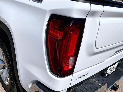 Used 2021 GMC Sierra 1500 SLT w/ SLT Premium Plus Package AWD/4WD image 23