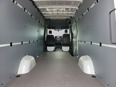 Used 2025 Mercedes-Benz Sprinter 2500 image 12
