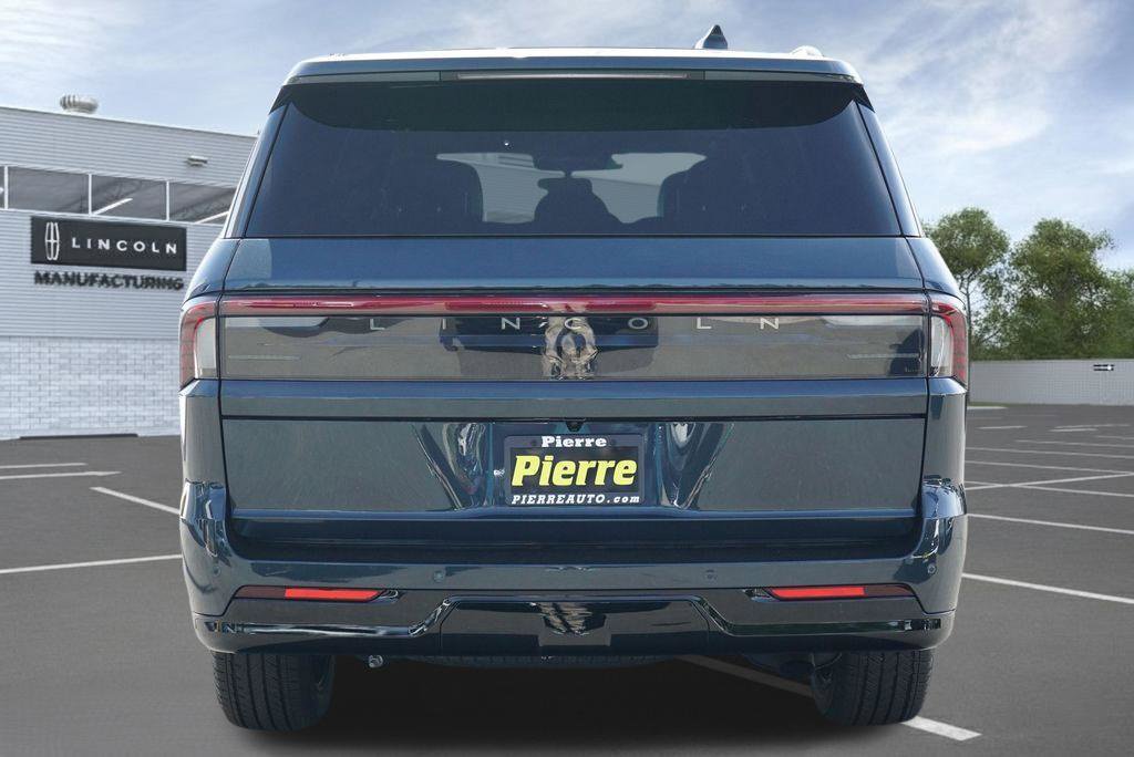 New 2026 Lincoln Navigator Reserve w/ Jet Appearance Package AWD/4WD image 6