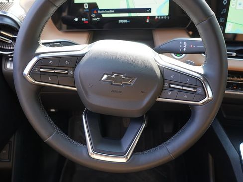 Used 2025 Chevrolet Equinox ACTIV AWD/4WD image 24