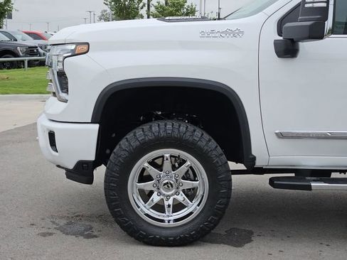 Used 2025 Chevrolet Silverado 2500 High Country w/ High Country Premium Package AWD/4WD image 10