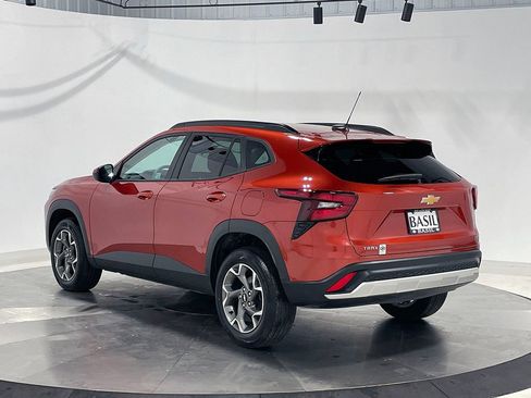 Used 2024 Chevrolet Trax LT FWD image 13