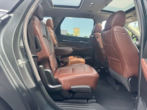 Used 2019 Buick Enclave Avenir w/ Avenir Technology Package AWD/4WD image 30
